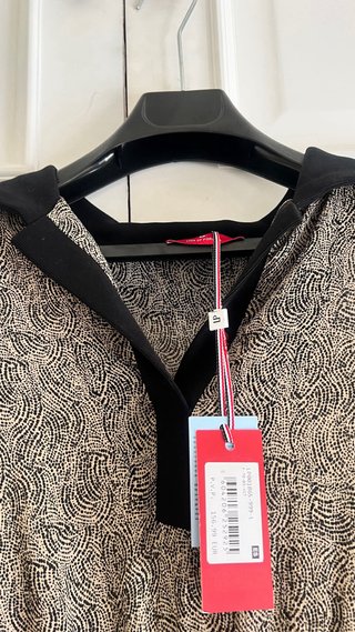 Vestido gasa beige y negro manga puño