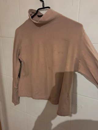 Camiseta Beige Manga Larga Cuello Alto Crop