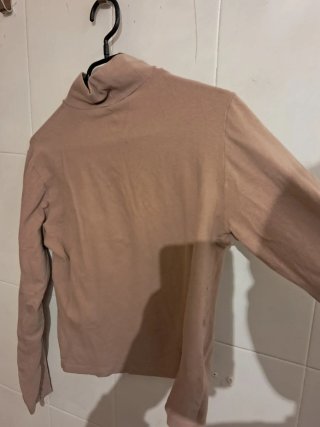 Camiseta Beige Manga Larga Cuello Alto Crop