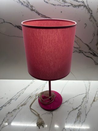 Lámpara de techo rosa y lampara mesilla a conjunto