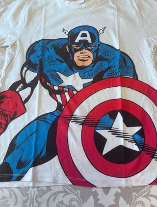 Lote 2 camisetas Pokemon y Capitán América T-10