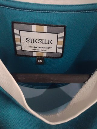 Camiseta SikSilk degradado azul y blanco