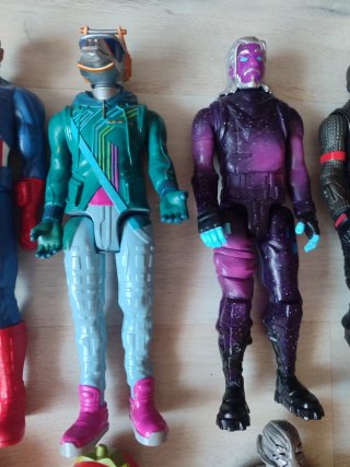 Figuras Superhéroes Marvel y Fortnite