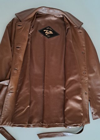 Chaqueta tres cuartos piel marrón