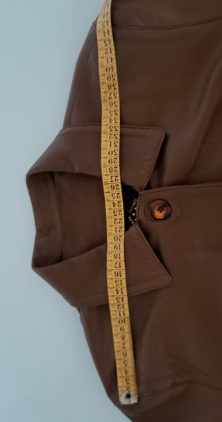 Chaqueta tres cuartos piel marrón