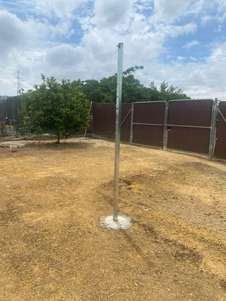 Parcela con casa y piscina en Carmona
