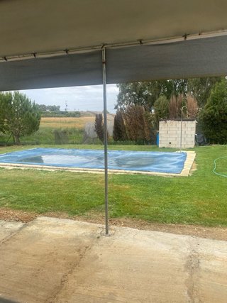 Parcela con casa y piscina en Carmona