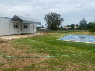 Parcela con casa y piscina en Carmona