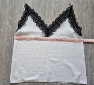 Camiseta tirantes con encaje negro
