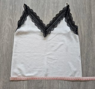 Camiseta tirantes con encaje negro
