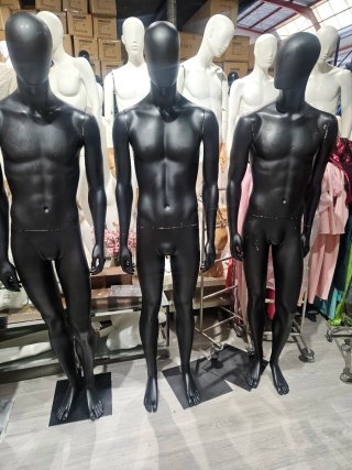 Maniquí Hombre Negro Mate Cuerpo Completo