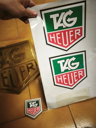 Placa TAG Heuer Dorada
