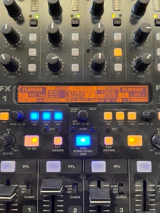 Mixer DJ Behringer DDM4000 Digitale 4 Canali