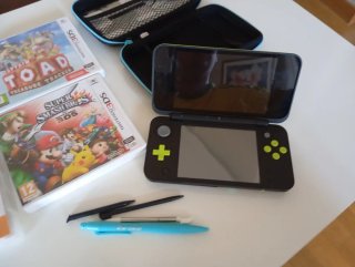 Nintendo DS XL Verde Lima y Negro + Juegos