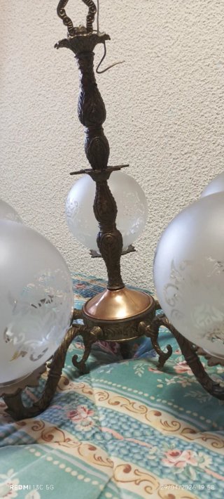 Lámpara de bronce 5 brazos globos