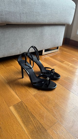Tacones ZARA negros