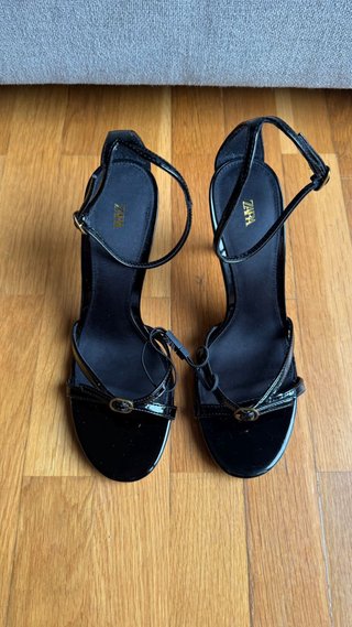 Tacones ZARA negros