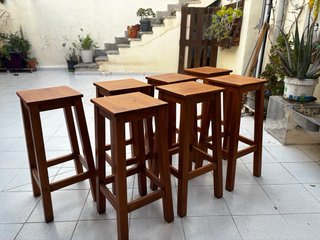 Taburetes altos de madera  60€ cada uno