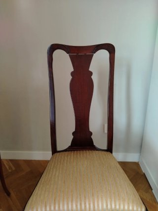 Silla antigua madera tapizada beige