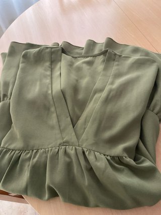 Vestido volantes verde militar verano