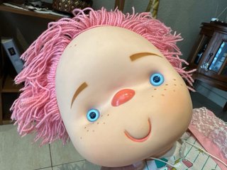 Muñeca Famosa Rosa Pelo Rosa