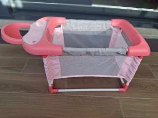 Cuna de muñecas rosa
