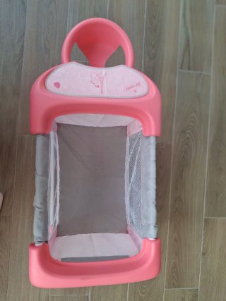 Cuna de muñecas rosa