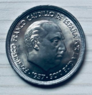 Moneda española de 50 Pesetas (1957).