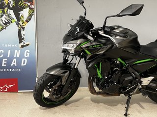 Kawasaki Z650 Negra/Verde Manual