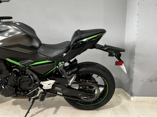 Kawasaki Z650 Negra/Verde Manual