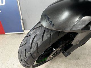 Kawasaki Z650 Negra/Verde Manual