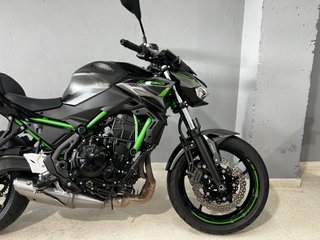 Kawasaki Z650 Negra/Verde Manual