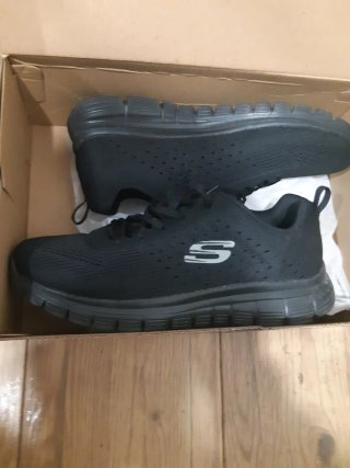 Vendo Zapatillas Skechers caballero en 28 euros