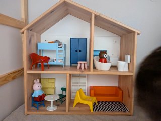 Casa de muñecas Ikea con muebles
