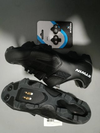 Zapatillas B'TWIN MTB 500 T42 + calas SPD