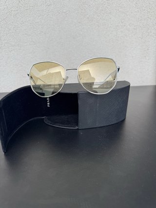 Gafas de sol Prada plateadas y amarillas