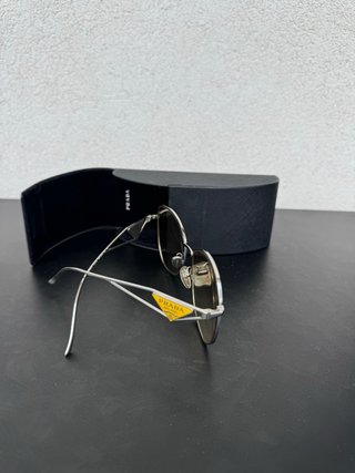 Gafas de sol Prada plateadas y amarillas