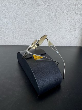 Gafas de sol Prada plateadas y amarillas