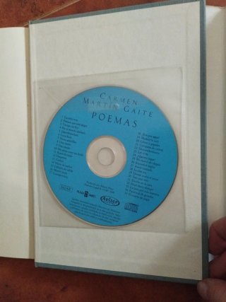 POEMAS - CARMEN MARTIN GAITE con CD y fotografías