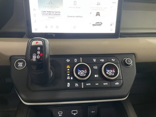 Defender 3.0 D250 SE 110 Auto 4WD MHEV