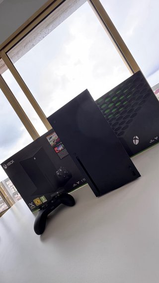 Xbox Series X + 5 Juegos + Mando + Joystick