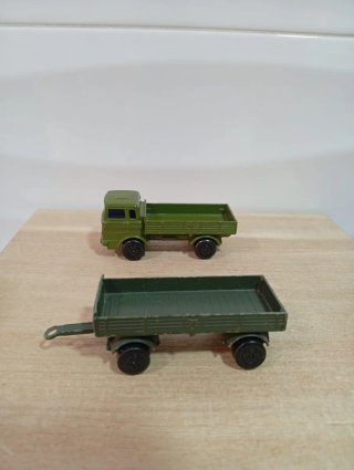 Camión Mercedes Ejército Matchbox con Remolque
