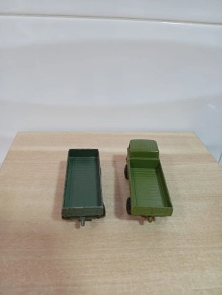 Camión Mercedes Ejército Matchbox con Remolque