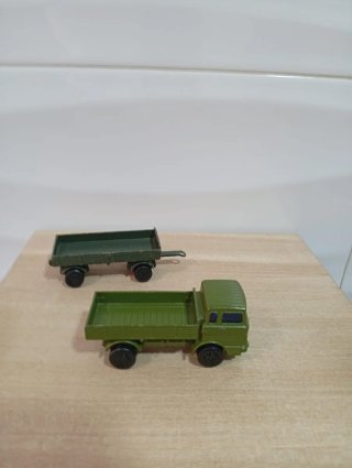 Camión Mercedes Ejército Matchbox con Remolque