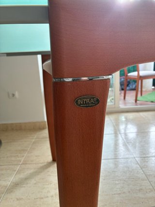 Conjunto mesa comedor extensible con 4 sillas