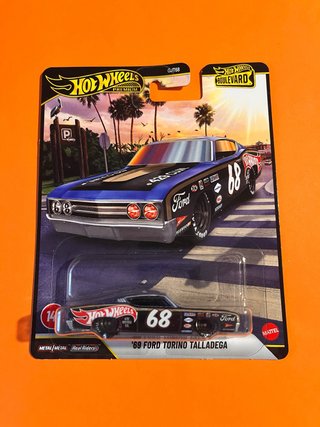 Hot Wheels Premium '69 Ford Torino Talladega