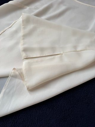 Blusa beige sin mangas para mujer
