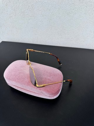 Gafas de sol Miu Miu doradas y marrones