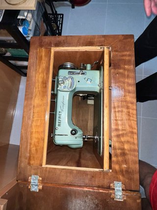Máquina de coser Refrey Transforma 427