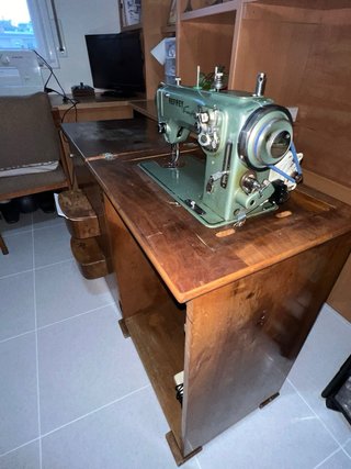 Máquina de coser Refrey Transforma 427